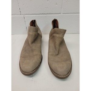 Born F33617 1 1/4" heel shoe size 8.5 M light brown suede